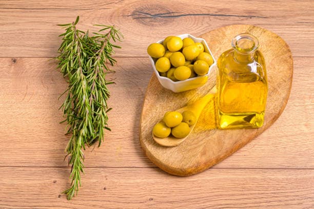 تصویر 1 از روغن زیتون اکسیر با کیفیت بالا و بافت سبک مناسب مصرف روزانه
